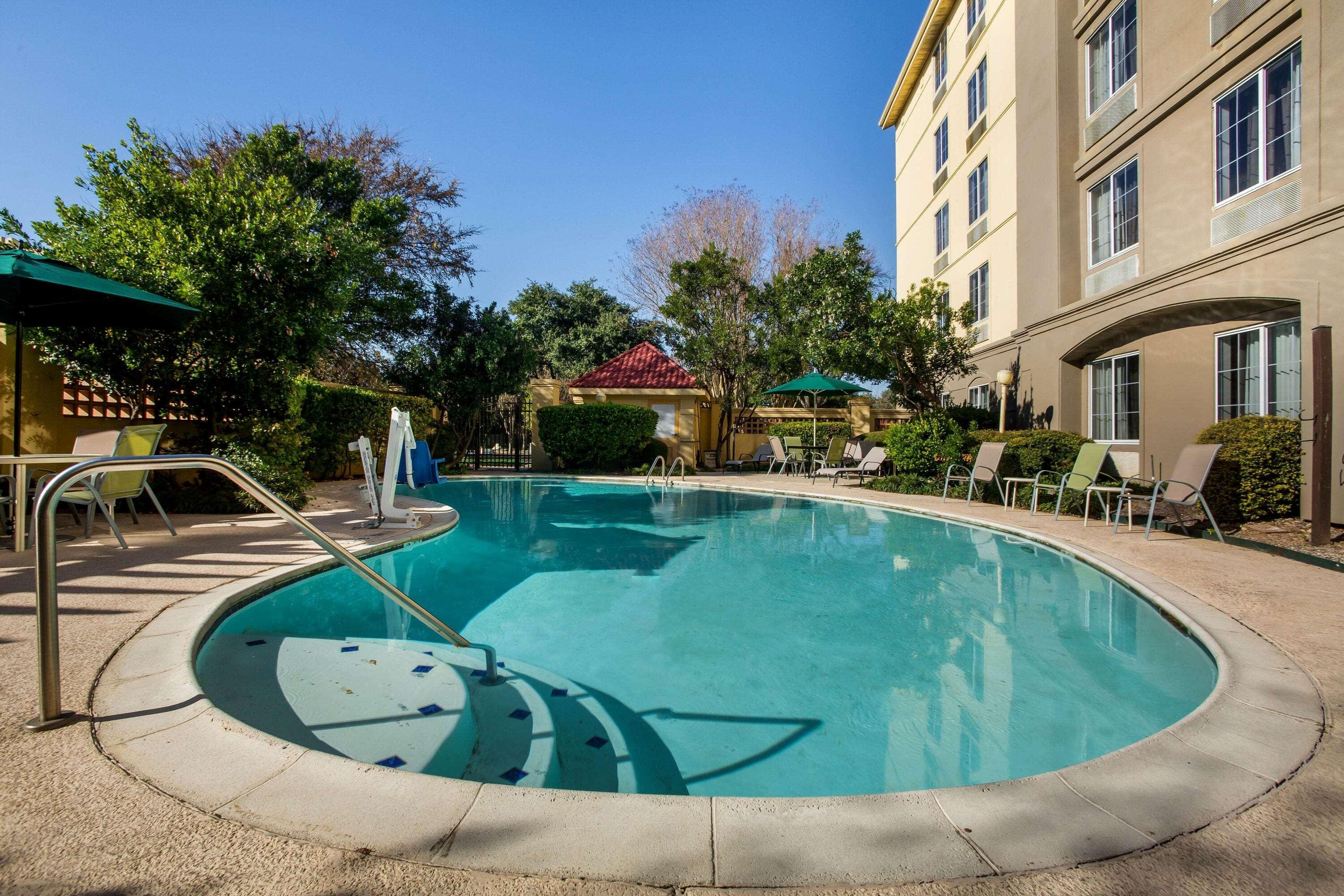 La Quinta By Wyndham Austin Southwest Hotel Exterior photo