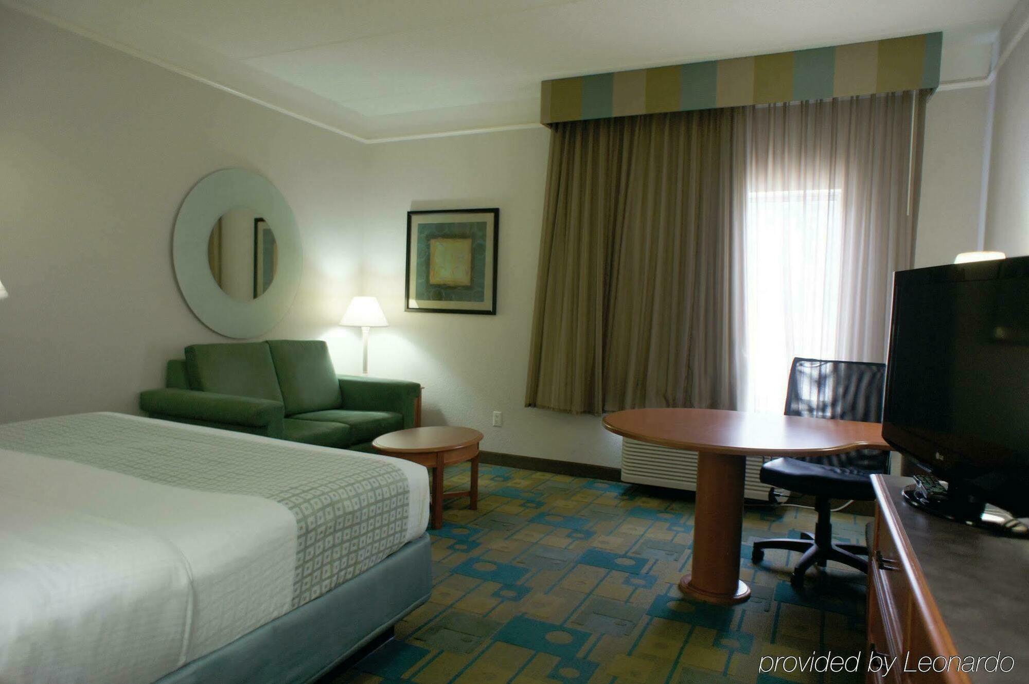 La Quinta By Wyndham Austin Southwest Hotel Exterior photo